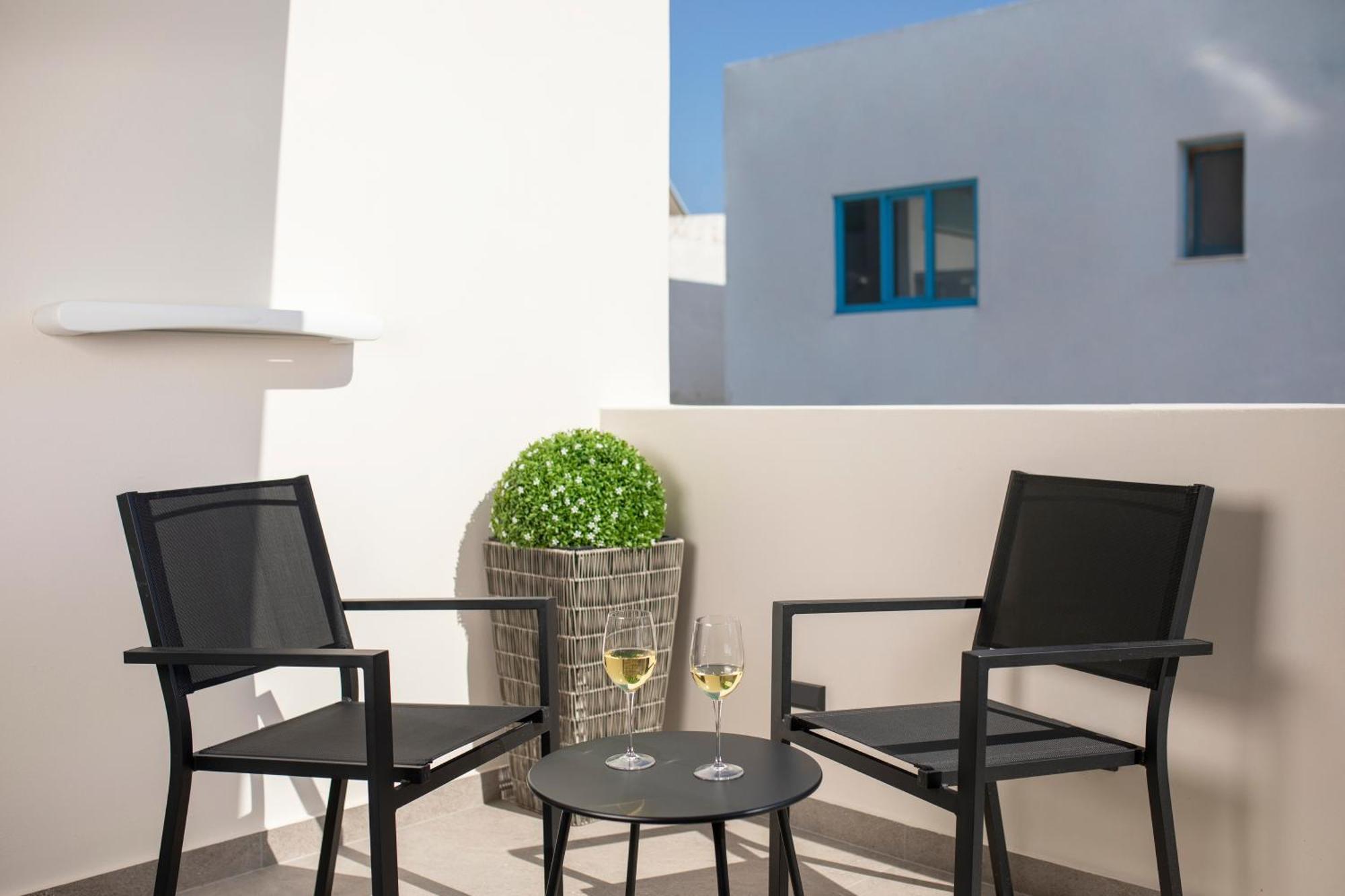 New Villa Katerina - 6 Villas & 6 Private Jacuzzi Emporio  エクステリア 写真