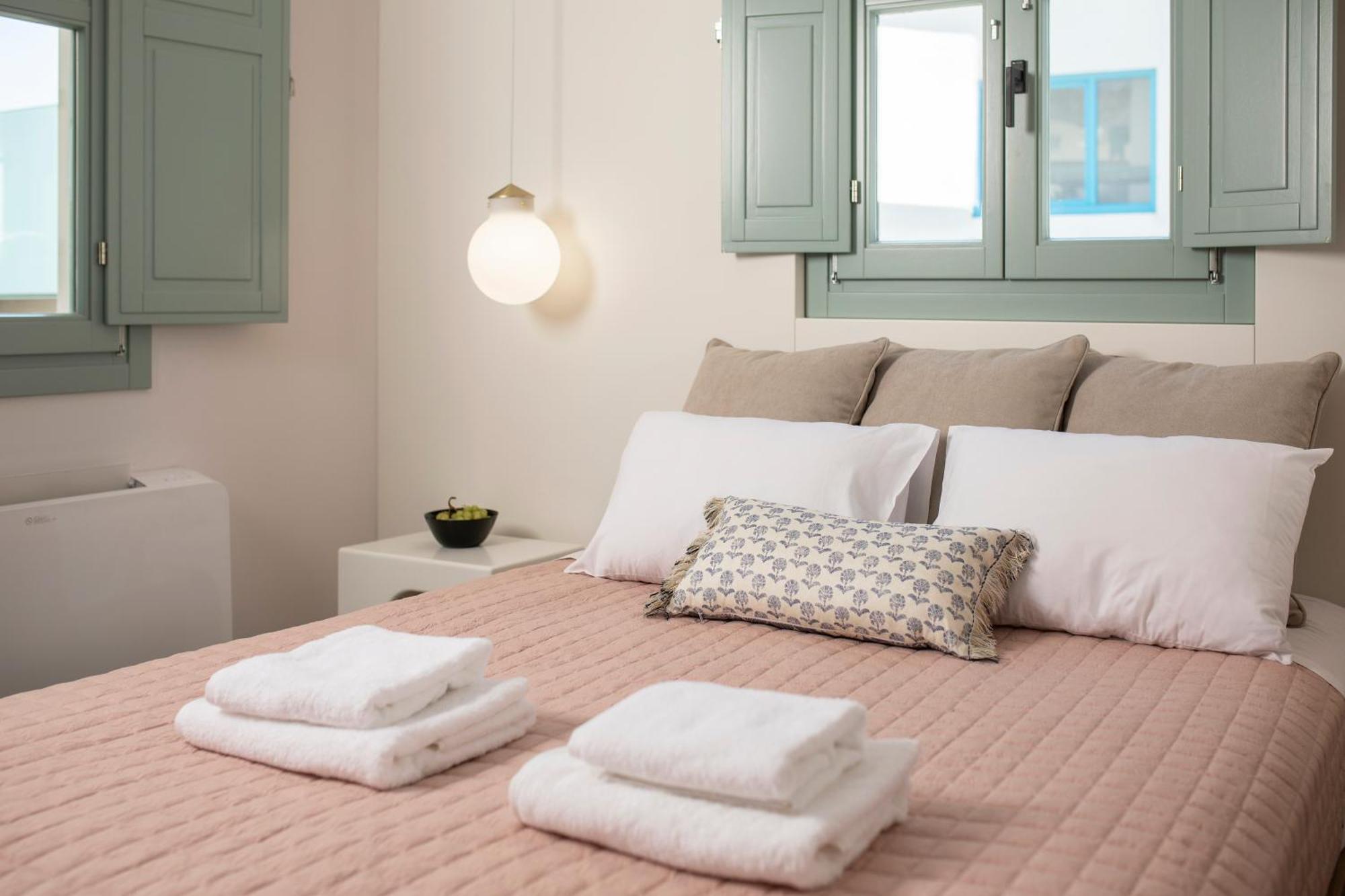 New Villa Katerina - 6 Villas & 6 Private Jacuzzi Emporio  エクステリア 写真