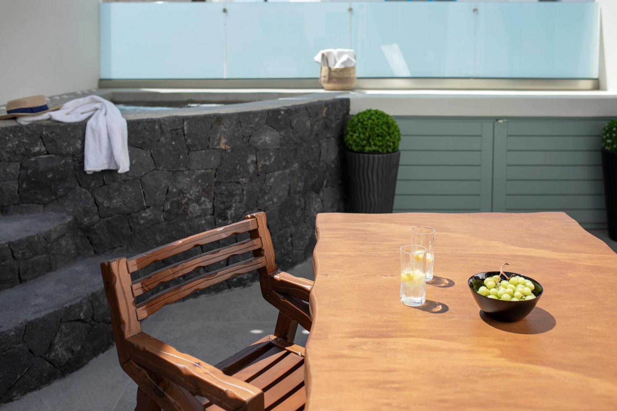 New Villa Katerina - 6 Villas & 6 Private Jacuzzi Emporio  エクステリア 写真